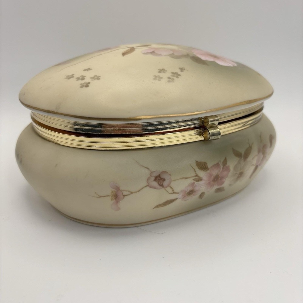 Antique Nippon Box Oval Porcelain Trinket Jewelry,Hawthorne Flowers ‎ Hinged Lid